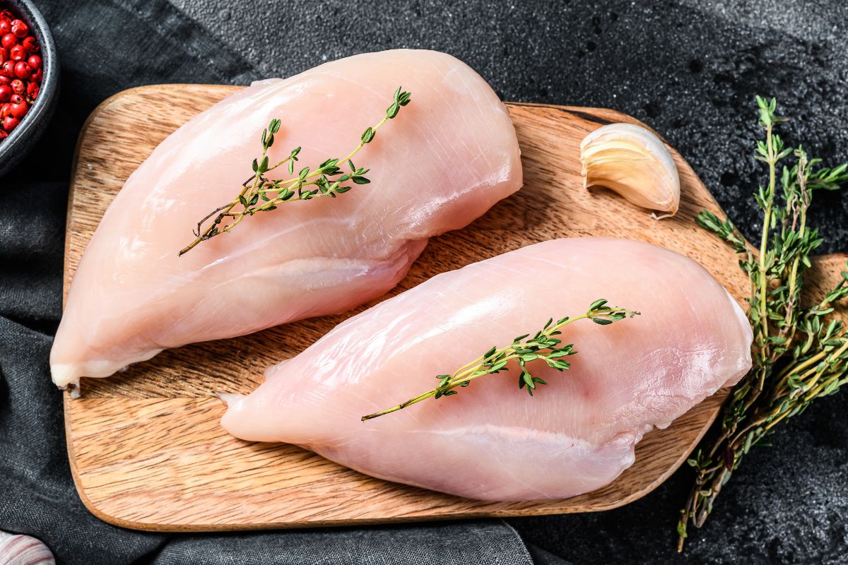 How Many Chicken Breasts in a Pound: Understanding Chicken Breast Sizes