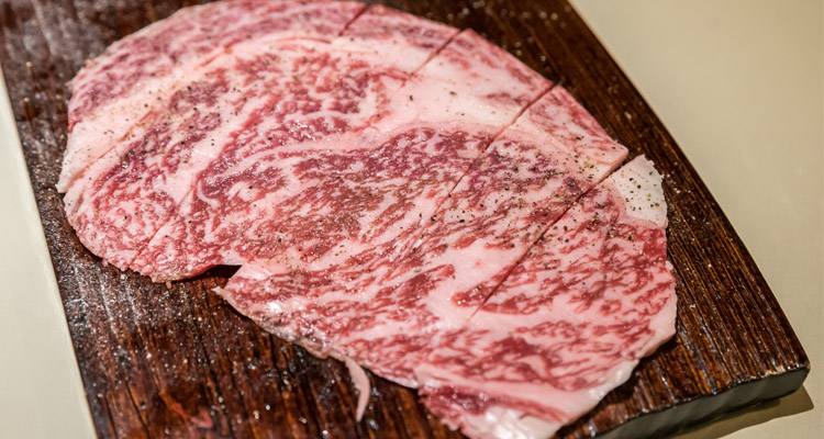 Wagyu Beef vs Regular: Comparing Premium and Standard Beef Varieties